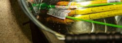 水が入ったバケツは花火のマストアイテム