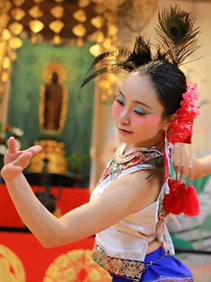中国少数民族のダイ族舞踊家の遠藤智子さん