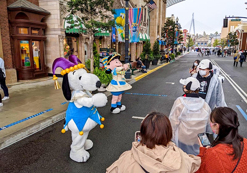 Peanuts characters in costume, Halloween, Universal Studios JapanUniversal Studios Japan