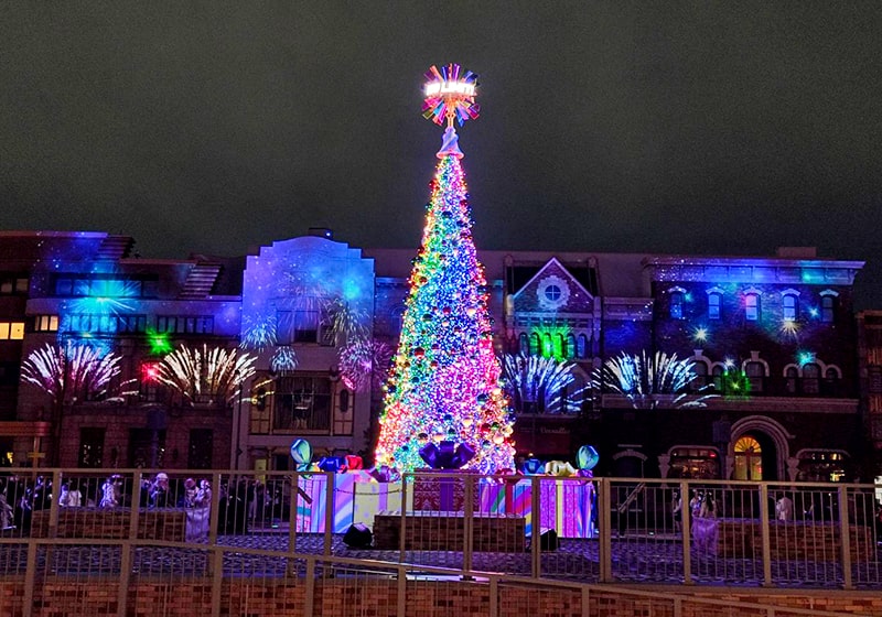 Universal Studios Christmas tree 2021 with projection mapping fireworks