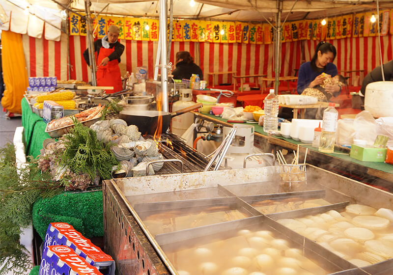 food stalls outside Imamiya Ebisu Shrine during Toka Ebisu