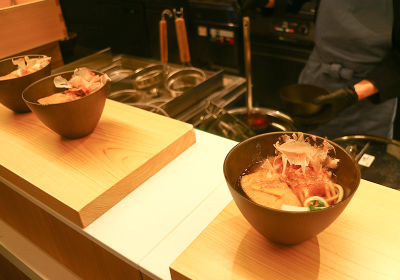 OMO7大阪で味わえる削りたての鰹節