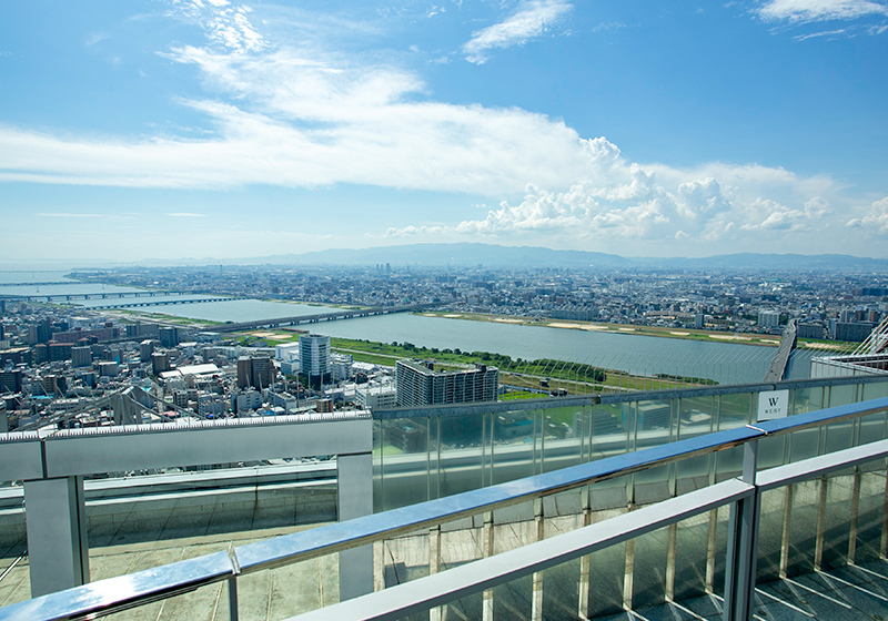 梅田スカイビル空中庭園展望台からの景色
