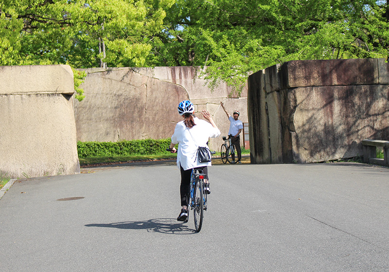 ロードバイク体験で大阪城「京橋門跡」へ到着