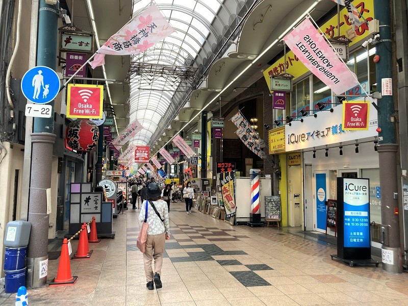 「日本一長い商店街」といわれる大阪・天神橋筋商店街