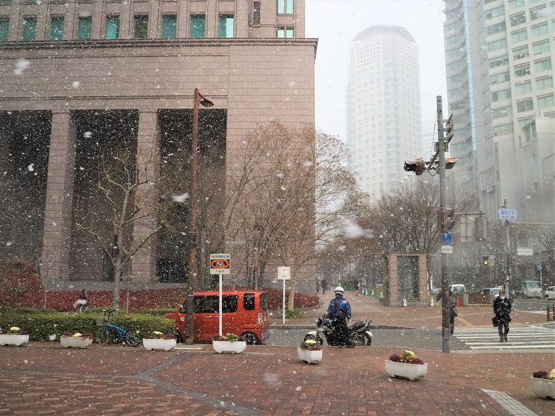 珍しく雪が降った2018年１月26日の大阪市内