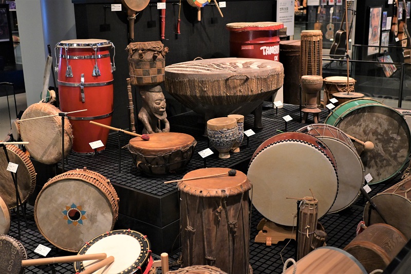 国立民族学博物館の民族楽器の数々