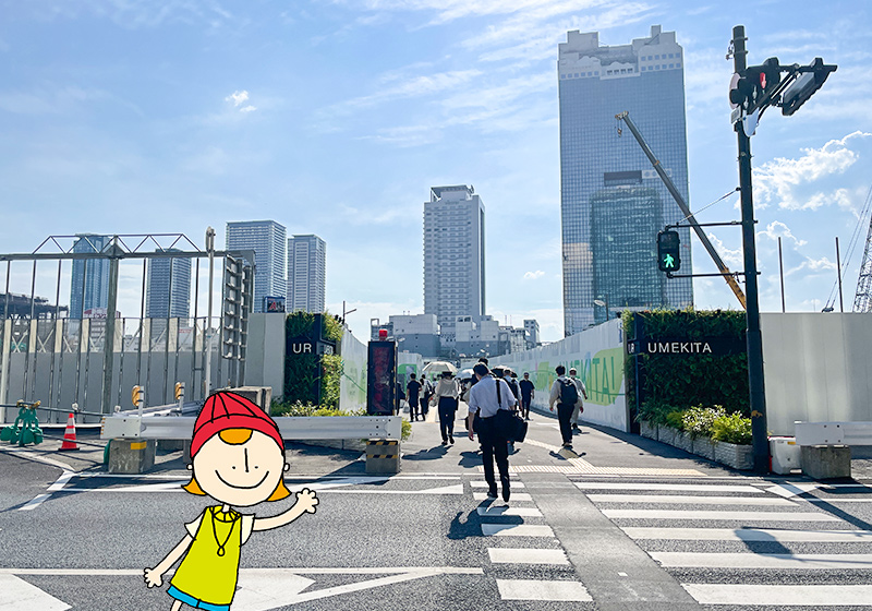 グランフロント大阪から梅田スカイビルへつながる道