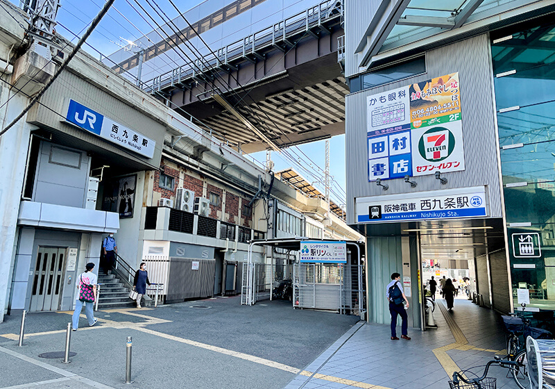 JR大阪環状線と阪神電車の西九条駅