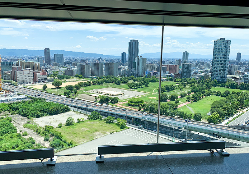 大阪歴史博物館から見える難波宮跡公園