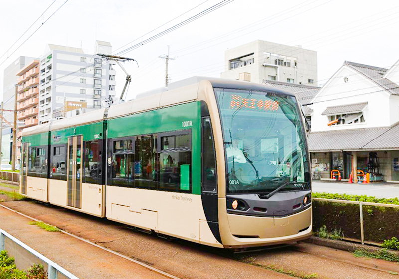 阪堺電車初の超低床車両堺トラム「茶ちゃ」