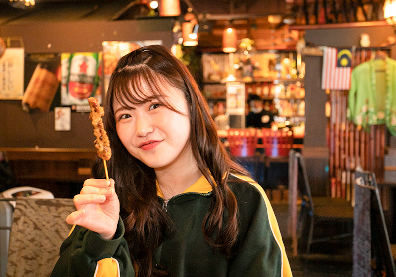 大阪梅田にあるニョニャ料理店マレーシア ボレのナルシマを食べるNMB48出口結奈
