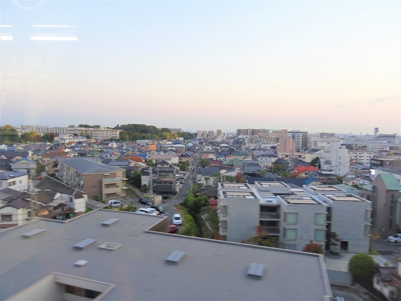 高さ15ｍ以上を走る大阪モノレールは景色も魅力