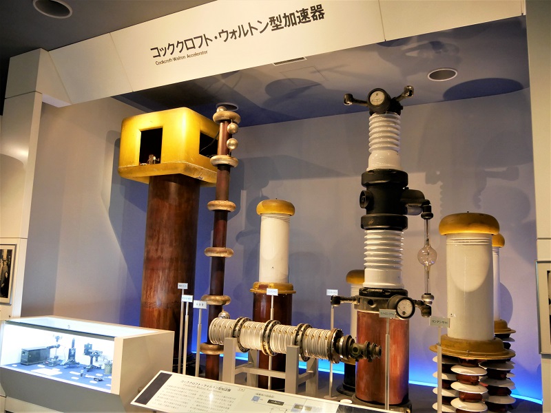 大阪市立科学館の展示室にある観測機器