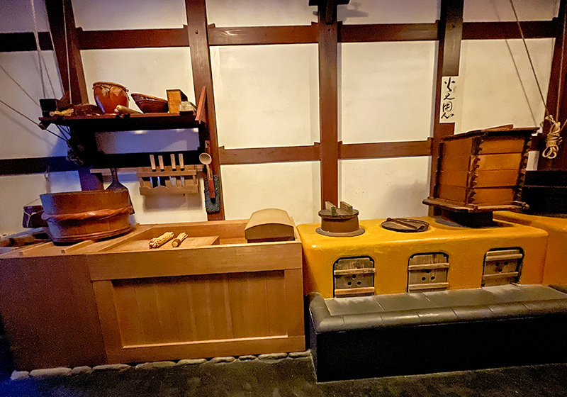 大阪くらしの今昔館の「大坂町三丁目」フロアの薬屋の台所