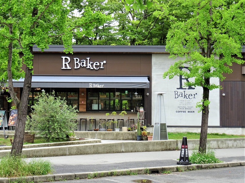 大阪城公園内にあるR Baker。朝から利用できるパン屋さんです
