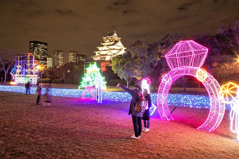 大阪城公園で冬に開催されるイルミネーションイベント