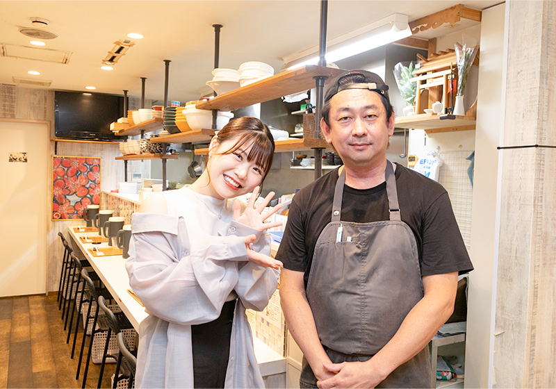 Yuina Deguchi from NMB48 with the owner of IKR51 ramen shop
