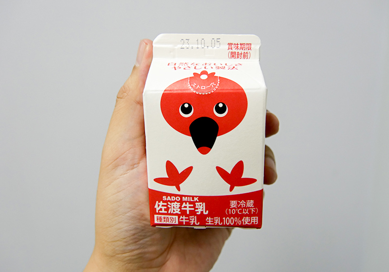 新潟県のアンテナショップ「新潟をこめ」で販売されている佐渡の牛乳