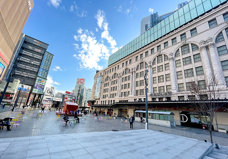 なんば広場から見た髙島屋大阪店