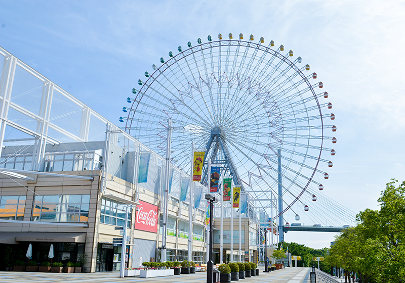 Giant Tempozan Ferris Wheel near Osaka Aquarium Kaiyukan