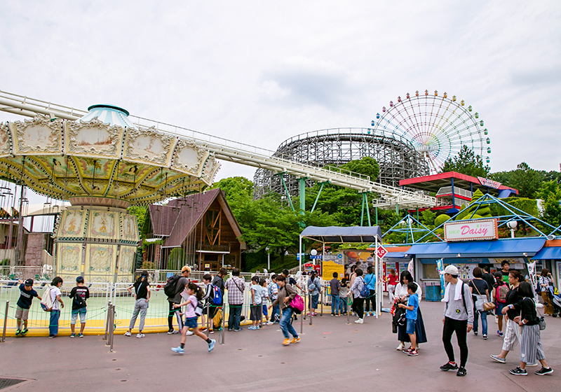 swing carousel at Hirakata Park, Osaka