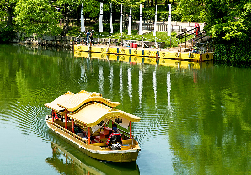 Osaka Castle Park boat cruise