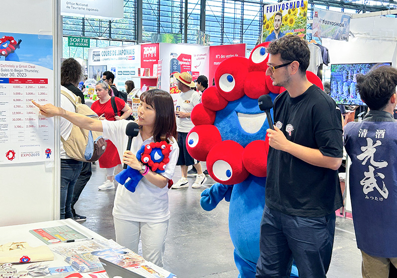 JAPAN Expo Paris 2024の会場で大阪・関西万博をPRするミャクミャク