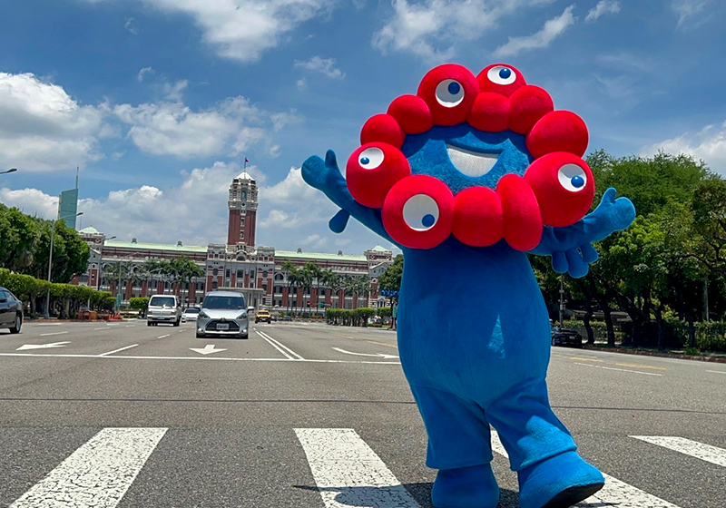 台湾の名所を巡るミャクミャク