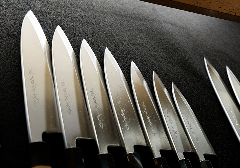 shapes of Japanese knives in Osaka’s Sakai Ichimonji Mitsuhide