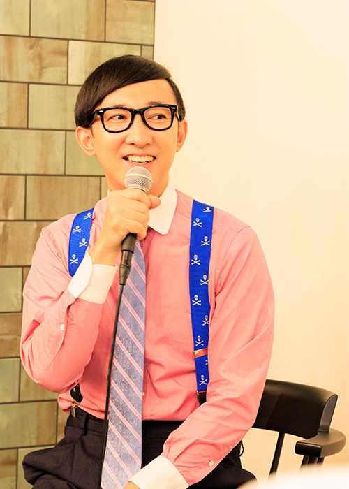 comedian Kogaken speaks at Osaka’s Sakai Ichimonji Mitsuhide