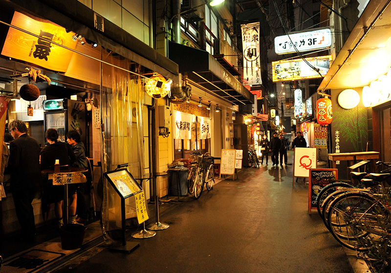 夜の裏なんばの景色。ノスタルジックな雰囲気