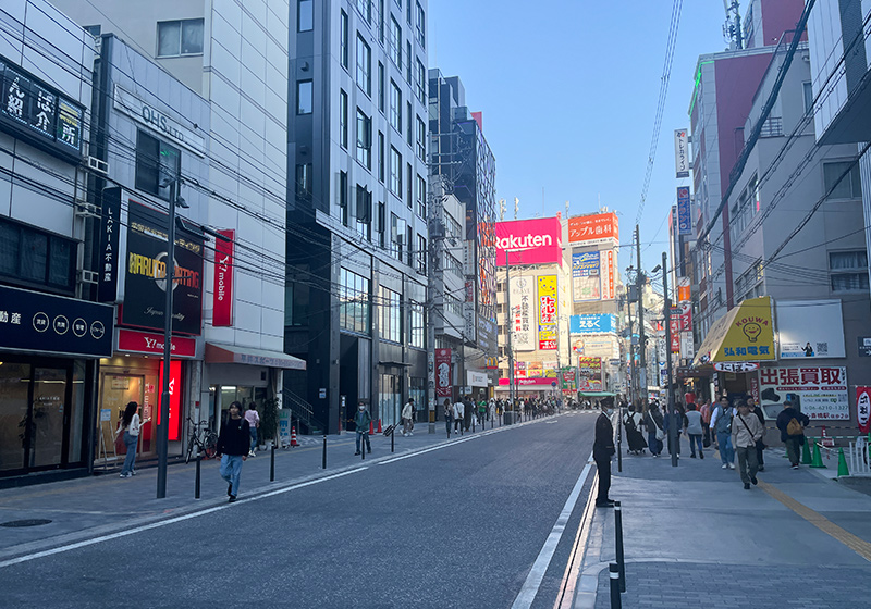 大阪髙島屋の東側を南北に通るなんさん通りの景色