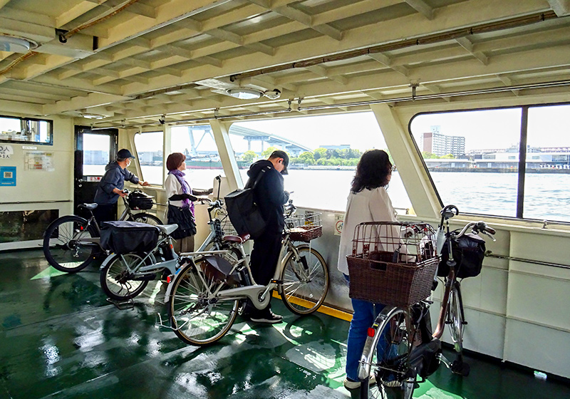 天保山渡船に自転車で整列乗船